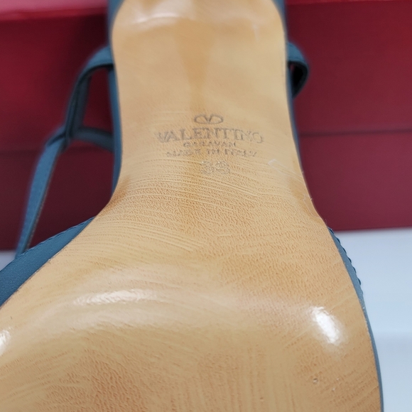 Garavani Valentino VLOGO SIGNATURE CALFSKIN SLINGBACK PUMP - 3" - Picture 10 of 11